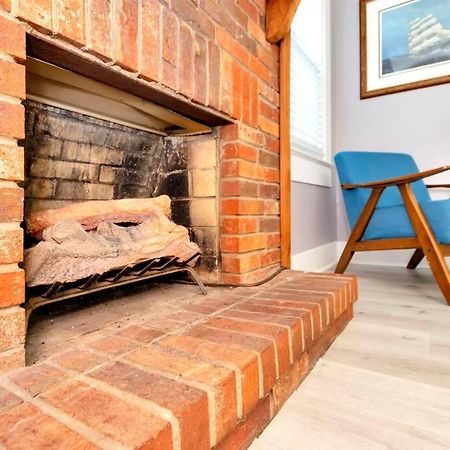 Cozy Bungalow With Patio & Grill, Private And Location 탬파 외부 사진