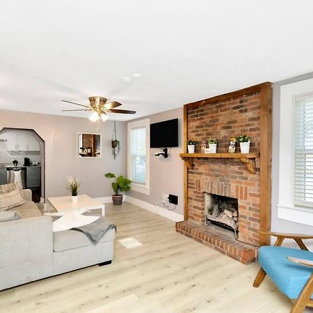 Cozy Bungalow With Patio & Grill, Private And Location 탬파 외부 사진
