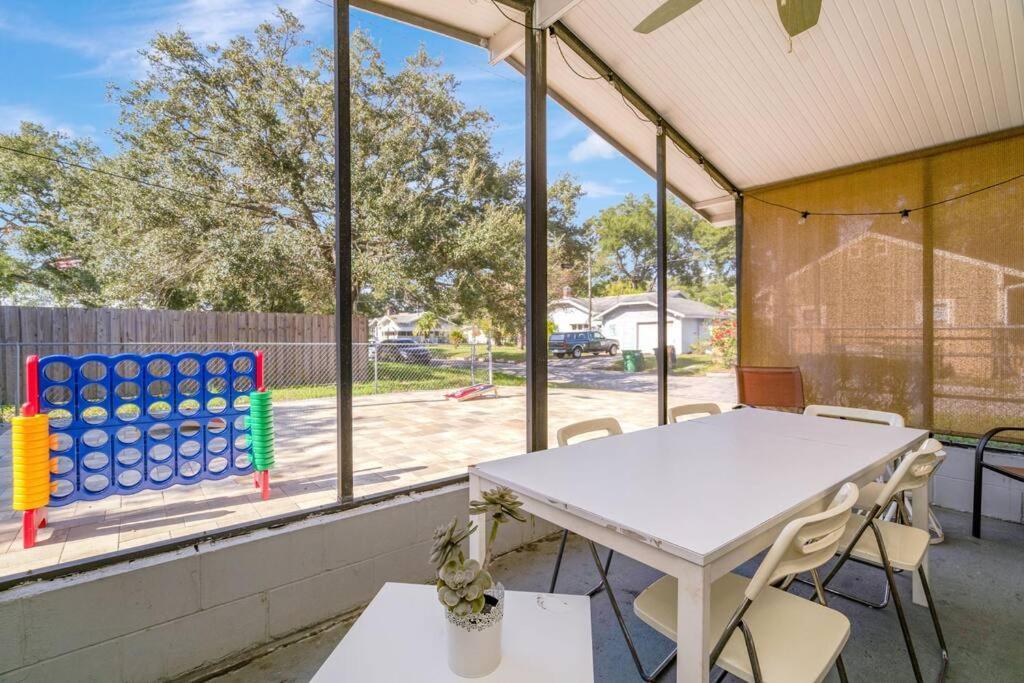 Cozy Bungalow With Patio & Grill, Private And Location 탬파 외부 사진