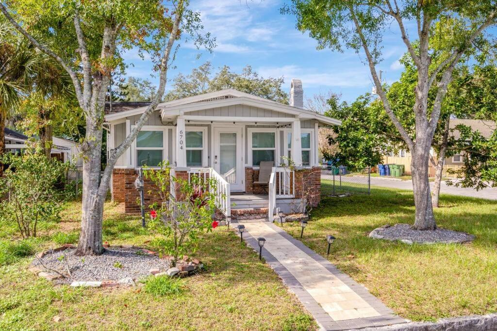 Cozy Bungalow With Patio & Grill, Private And Location 탬파 외부 사진
