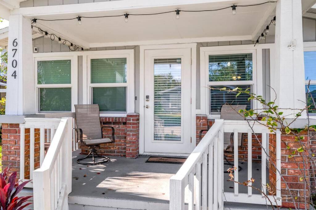 Cozy Bungalow With Patio & Grill, Private And Location 탬파 외부 사진