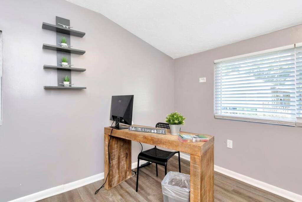 Cozy Bungalow With Patio & Grill, Private And Location 탬파 외부 사진