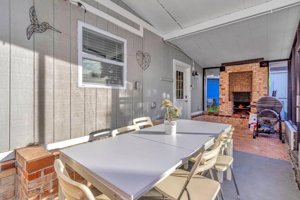 Cozy Bungalow With Patio & Grill, Private And Location 탬파 외부 사진