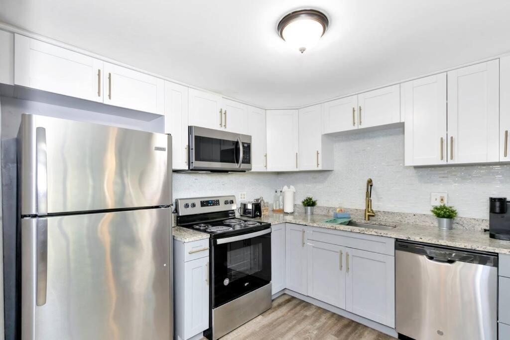Cozy Bungalow With Patio & Grill, Private And Location 탬파 외부 사진